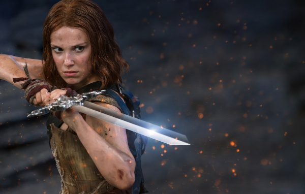 Девушка из нового фильма Damsel, 2023