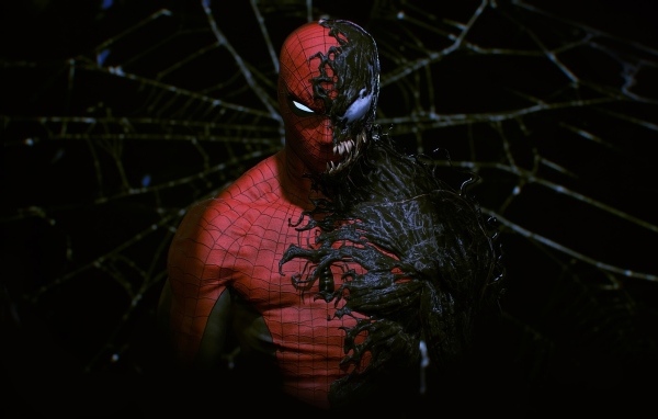 Человек паук и Веном в одном лице