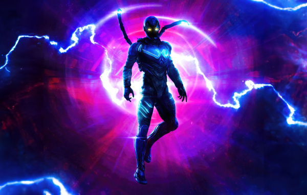 Супергерой Синий Жук на фоне молнии