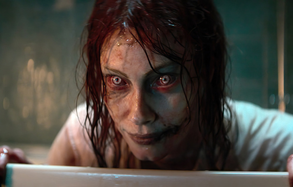 Девушка зомби из фильма Восстание зловещих мертвецов, 2023