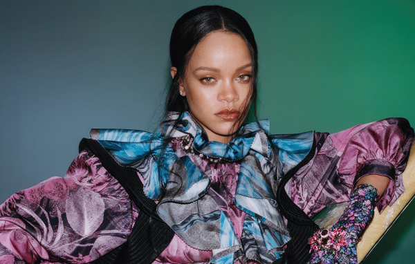 Певица Рианна в красивом наряде