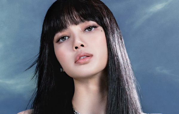 Молодая певица Лалиса Манобан