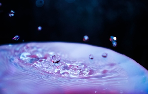 Капли воды повисли в воздухе