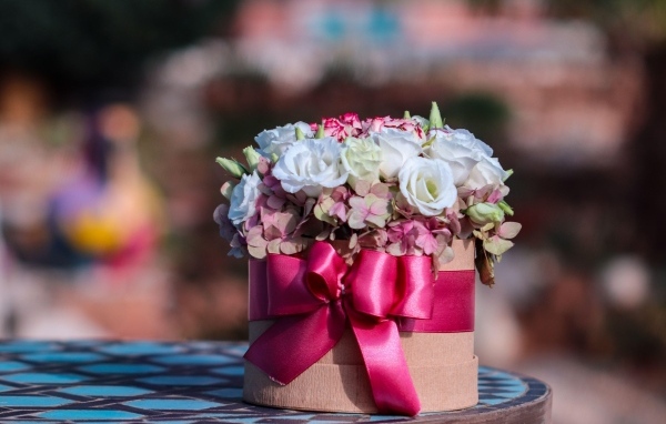 Букет с цветами розы и гортензии