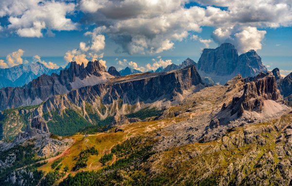Красивые облака над итальянскими Альпами