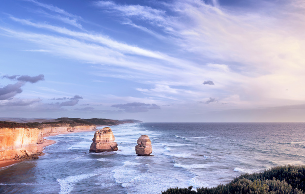 Спокойное море под красивым небом
