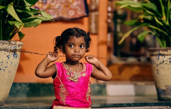 Девочка индианка в розовом платье