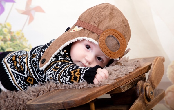 Маленький будущий летчик