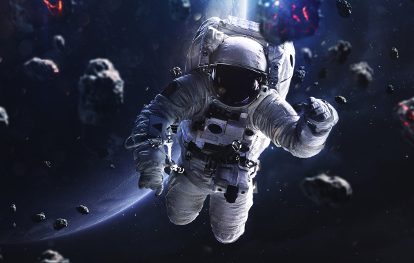 Астронавт попал в метеоритный дождь