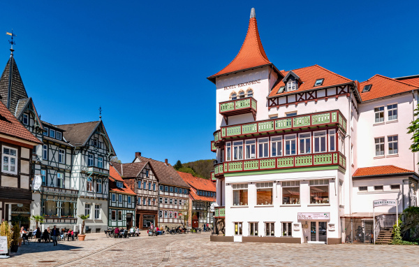 Красивые дома города в городе Бад-Зальцдетфурт, Германия