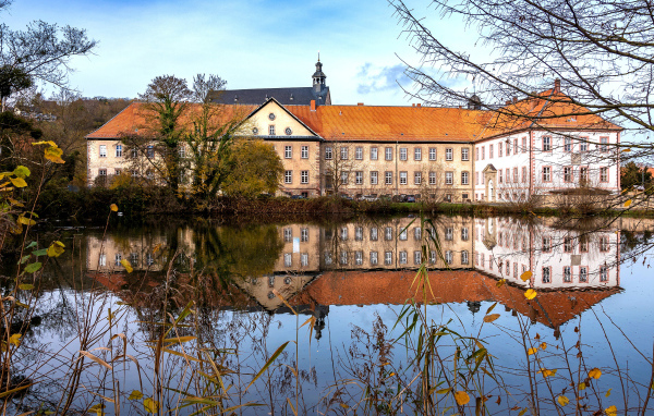 Большой дом у старого озера, Германия