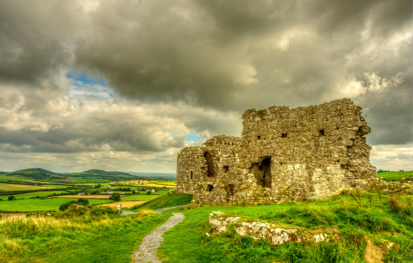 Развалины замка Дунамаз, Ирландия
