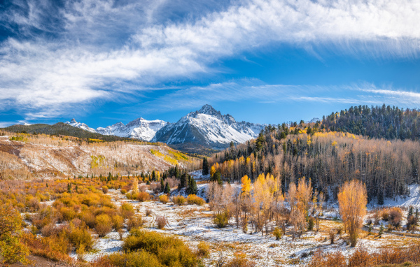 Вид на заснеженную гору Снеффельс, США