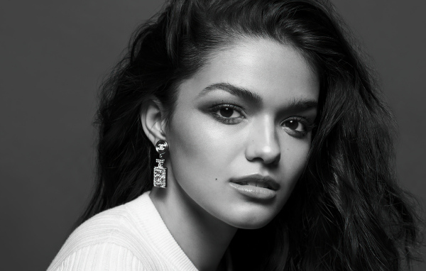 Актриса Рейчел Зеглер лицо крупным планом