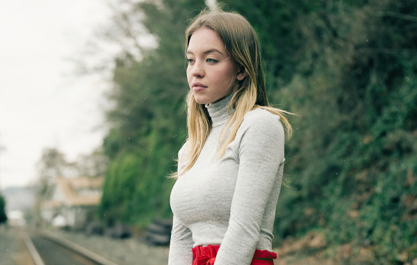 Милая девушка актриса Сидни Суини