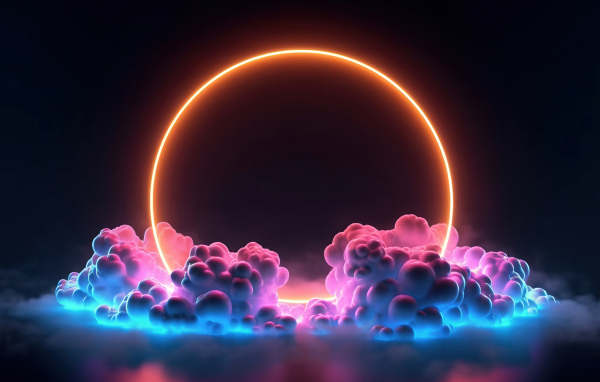 Яркий круг на черном фоне  с облаками