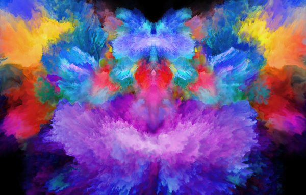 Взрыв разноцветной краски крупным планом