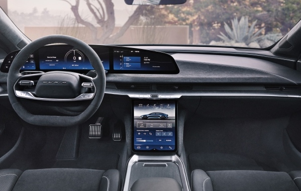 Салон автомобиля  Lucid Air Sapphire 2023 года