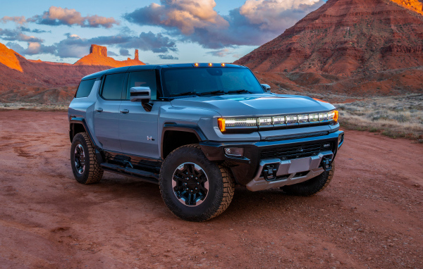Автомобиль GMC Hummer EV 2024 года