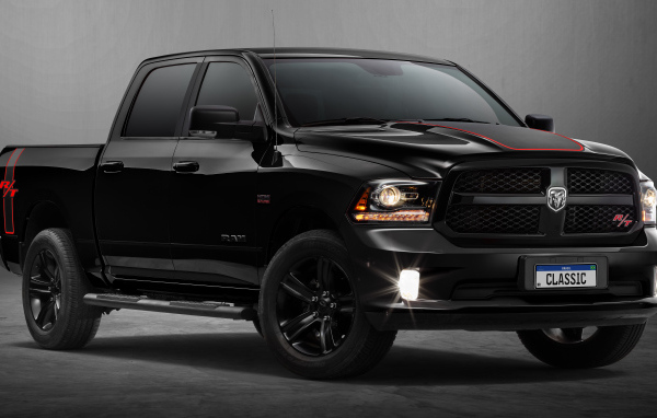 Черный пикап Ram Classic RT Crew Cab 2024  года