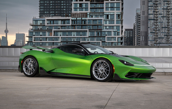 Зеленый автомобиль Pininfarina Battista Furiosa Package