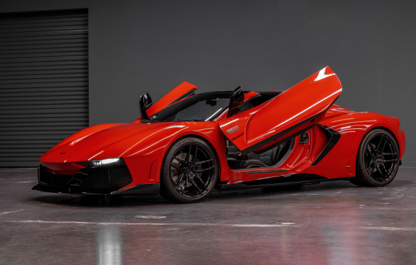 Красный автомобиль  Rezvani Beast 2024 года с открытыми дверями