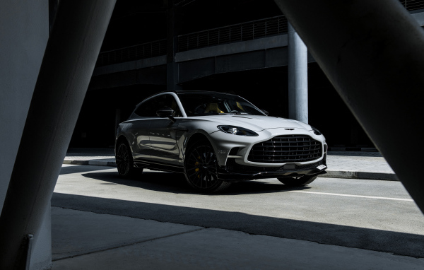Автомобиль Aston Martin DBX707