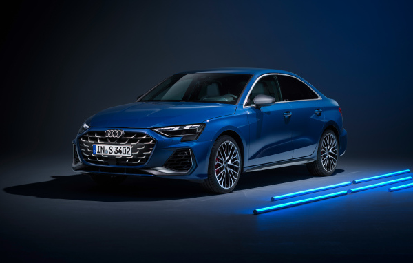 Синий автомобиль Audi S3 Sedan 2024 года