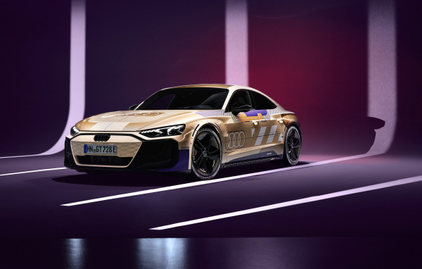 Быстрый автомобиль Audi RS E-Tron GT Prototype