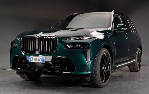 Автомобиль BMW X7 XDrive40d M Sport Poldo Dog Couture 2024 года