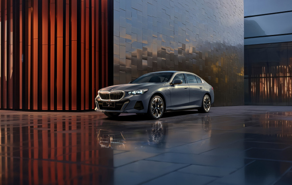 Автомобиль BMW i5 eDrive40L M Sport 2024 года