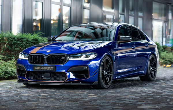 Синий автомобиль BMW M5 Manhart MH5 900 Limited