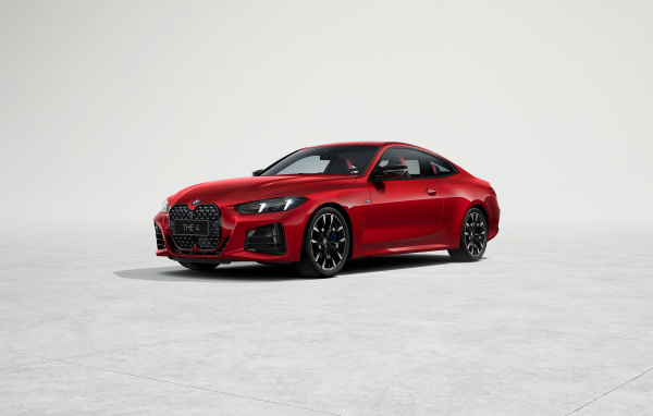 Красный автомобиль BMW 430i Coupé M Sport 2024 года