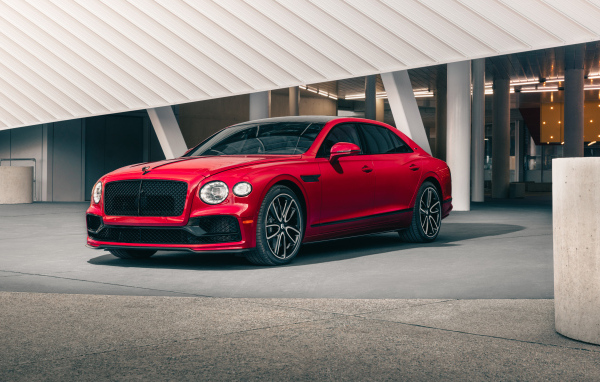 Стильный красный автомобиль Bentley Flying Spur V8 Edition  2024 года