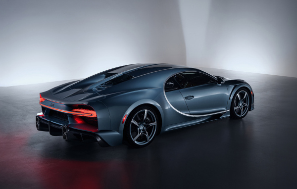 Вид сзади на автомобиль Bugatti Chiron Super Sport 57 One Of One