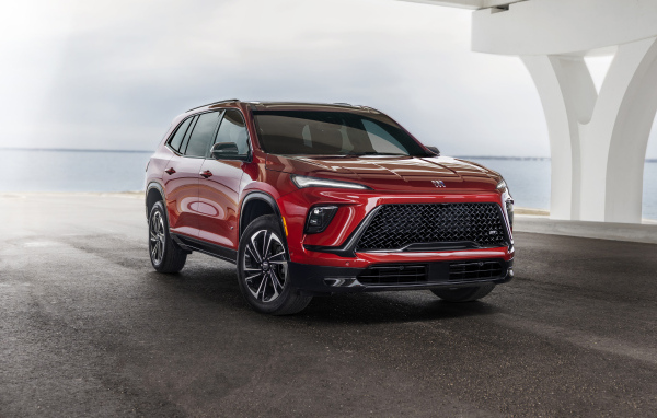 Красный Buick Enclave ST  2025 года