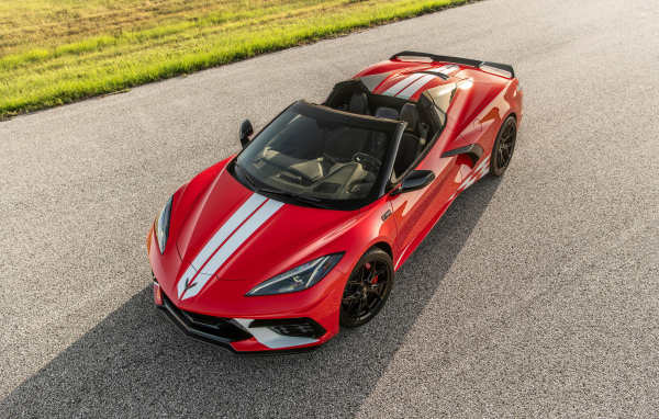 Быстрый спортивный автомобиль Chevrolet Corvette Stingray H700 Convertible 2024  года