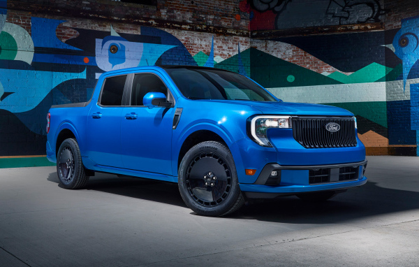 Синий Ford Maverick Lobo 2025 года вид сбоку
