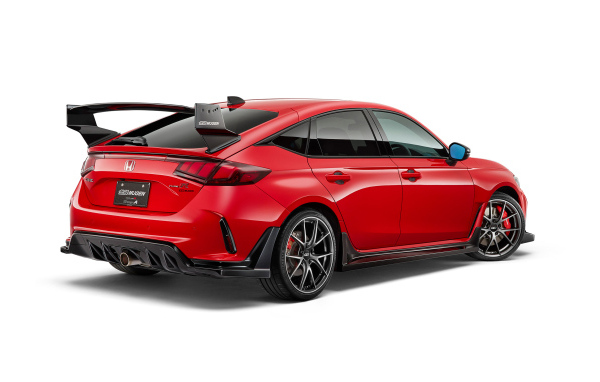 Вид сзади на автомобиль Mugen Honda Civic Type R 2024 года