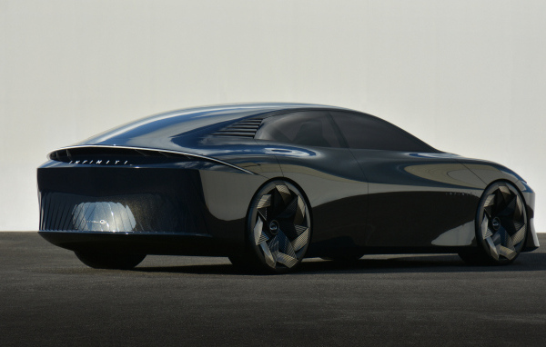 Вид сзади на автомобиль Infiniti Vision Qe