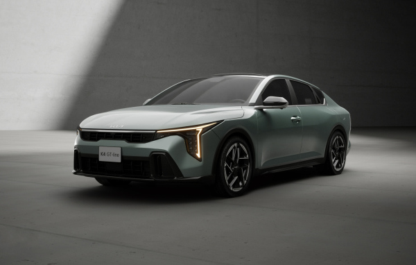 Автомобиль Kia K4 GT-Line 2024 года