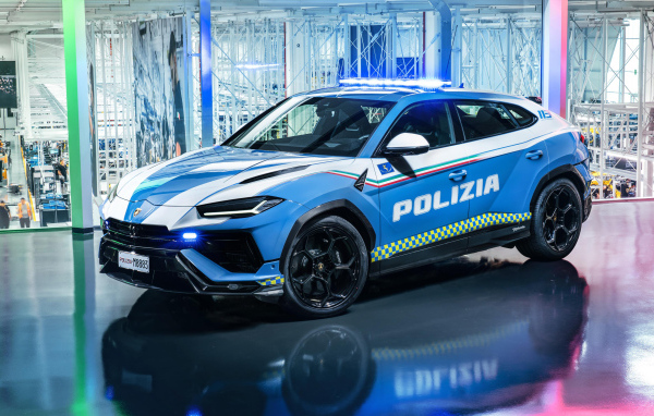 Автомобиль Lamborghini Urus Performante Polizia