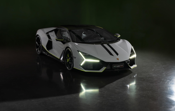 Новый автомобиль  Lamborghini Revuelto At Lamborghini Arena 2024 года