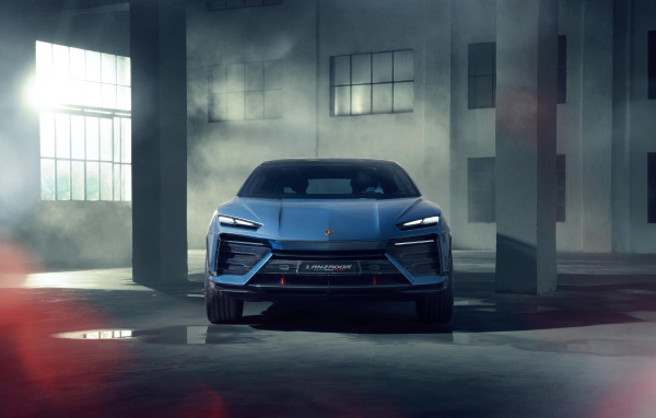 Спортивный автомобиль Lamborghini Lanzador вид спереди