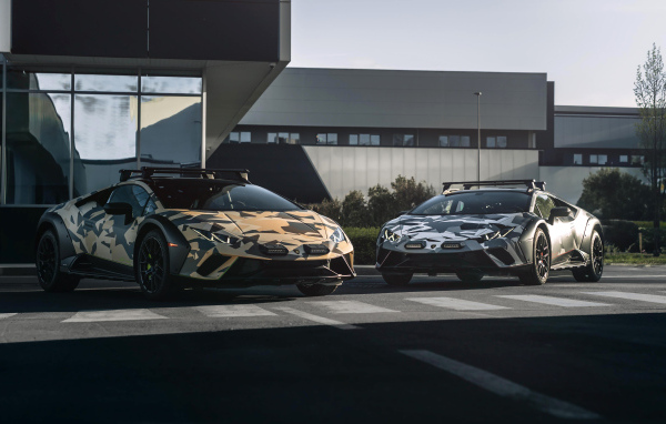 Два автомобиля Lamborghini Huracán Sterrato All-Terrain Ad Personam 2024  года