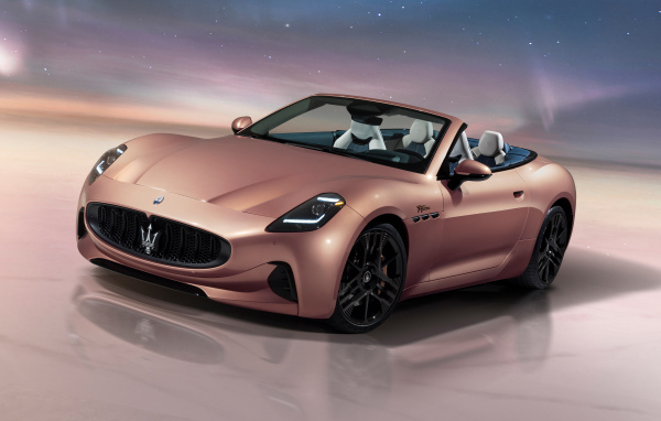 Автомобиль Maserati GranCabrio Folgore 2024 года