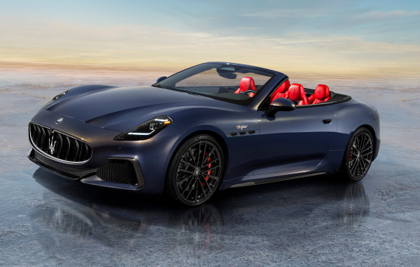 Дорогой автомобиль Maserati GranCabrio Trofeo 2024 года