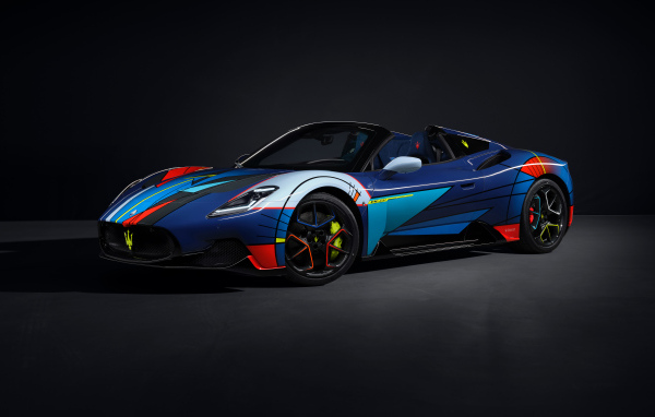 Разноцветный автомобиль Maserati MC20 Cielo Opera DArte 2024 года