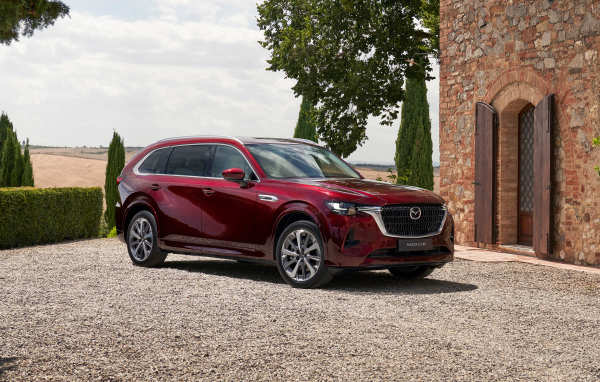 Бордовый автомобиль  Mazda CX-80 E-Skyactiv PHEV AWD 2024 года