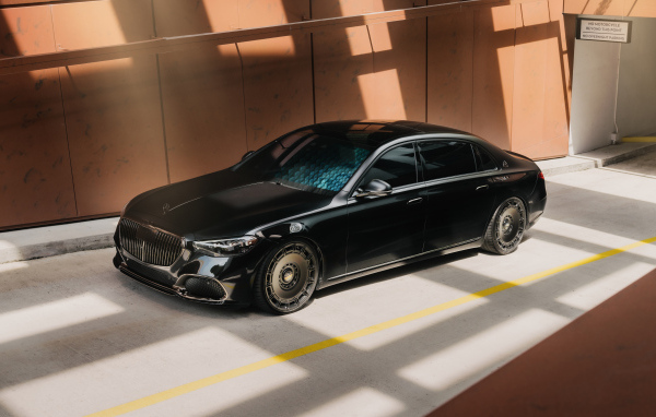 Черный Mercedes-Benz Maybach S Class S680  вид сверху